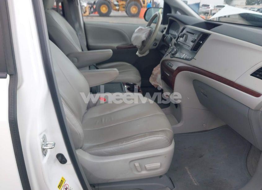 Photo 5 of 2014 Toyota Sienna XLE V6 8 PASSENGER (VIN 5TDYK3DCXES470852)