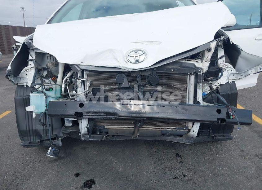 Photo 6 of 2014 Toyota Sienna XLE V6 8 PASSENGER (VIN 5TDYK3DCXES470852)