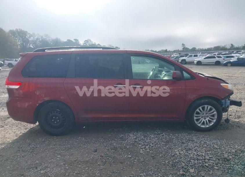 Photo 13 of 2014 Toyota Sienna XLE V6 8 PASSENGER (VIN 5TDYK3DCXES471676)