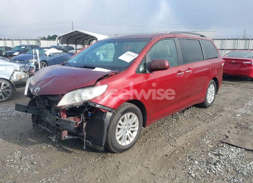 Photo 2 of 2014 Toyota Sienna XLE V6 8 PASSENGER (VIN 5TDYK3DCXES471676)