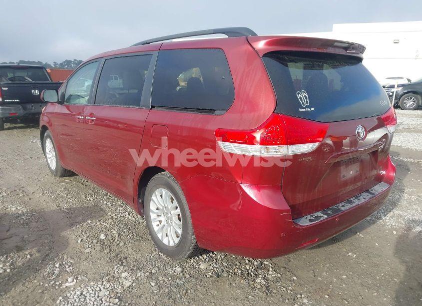 Photo 3 of 2014 Toyota Sienna XLE V6 8 PASSENGER (VIN 5TDYK3DCXES471676)