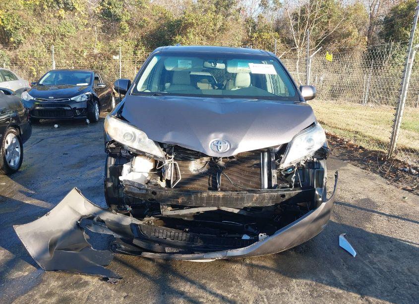 Photo 12 of 2014 Toyota Sienna XLE V6 8 PASSENGER (VIN 5TDYK3DCXES486176)