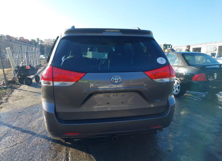 Photo 16 of 2014 Toyota Sienna XLE V6 8 PASSENGER (VIN 5TDYK3DCXES486176)