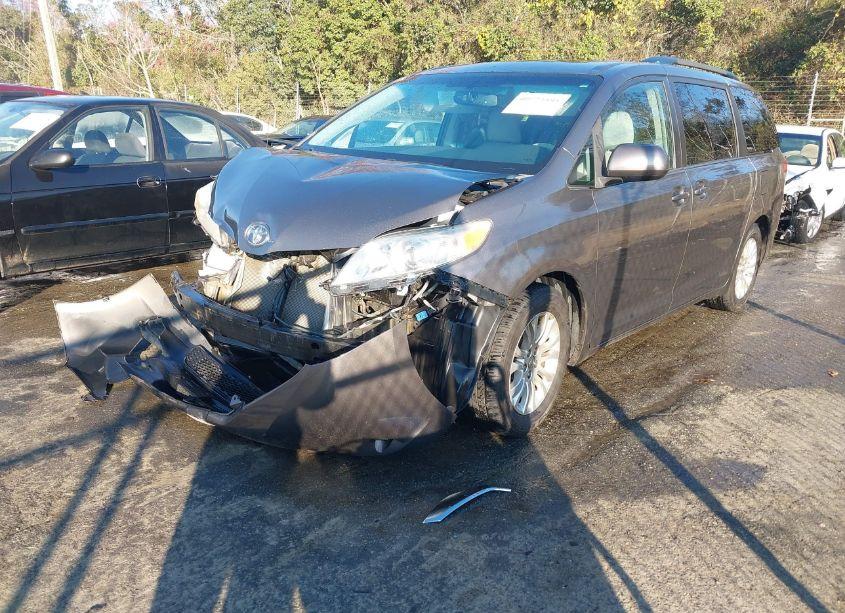 Photo 2 of 2014 Toyota Sienna XLE V6 8 PASSENGER (VIN 5TDYK3DCXES486176)