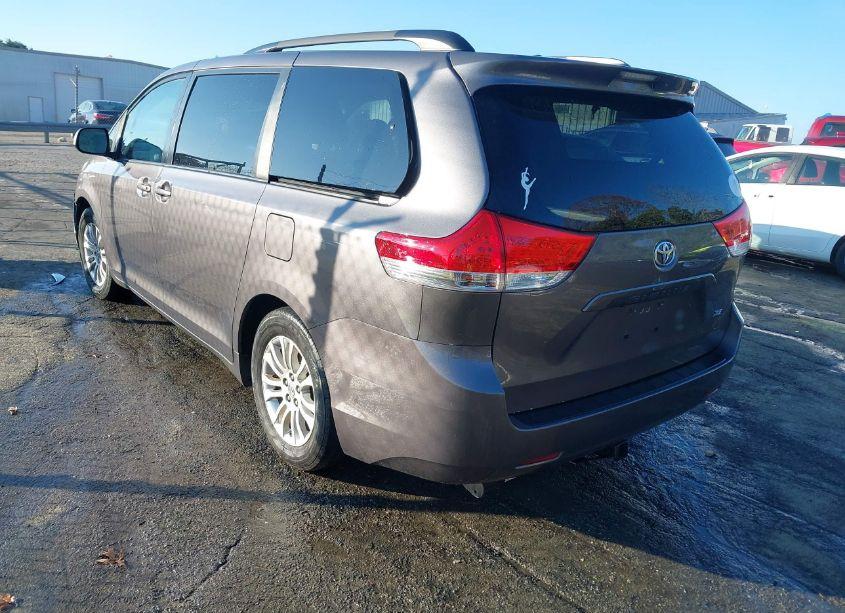 Photo 3 of 2014 Toyota Sienna XLE V6 8 PASSENGER (VIN 5TDYK3DCXES486176)
