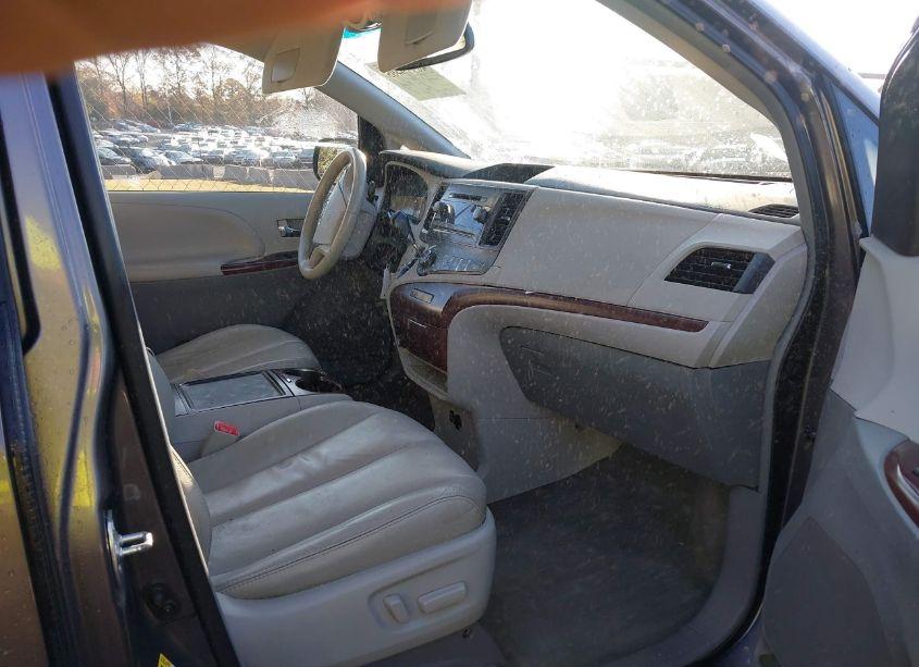 Photo 5 of 2014 Toyota Sienna XLE V6 8 PASSENGER (VIN 5TDYK3DCXES486176)