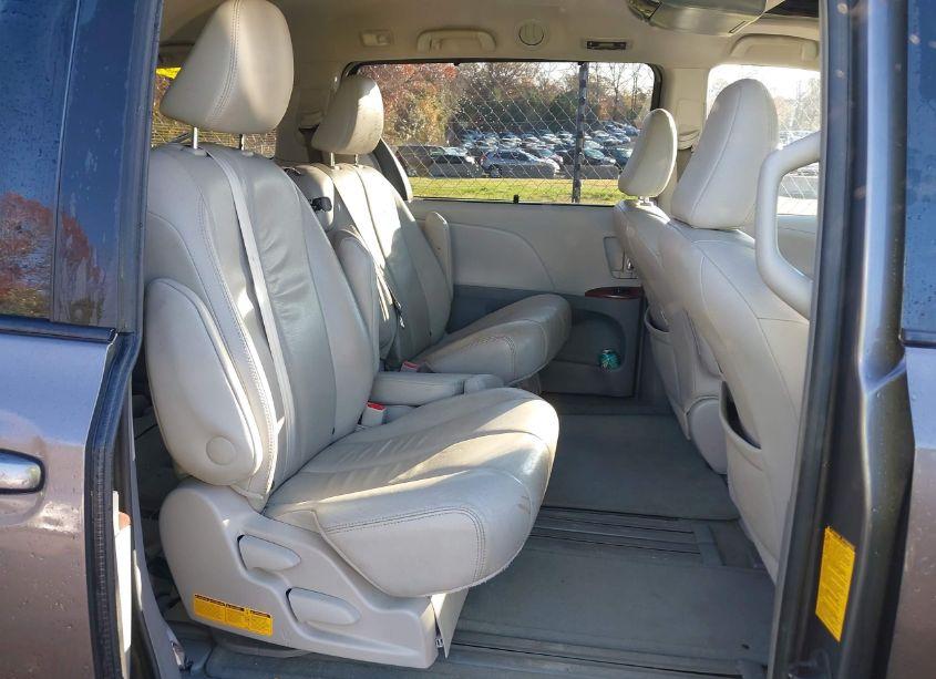 Photo 8 of 2014 Toyota Sienna XLE V6 8 PASSENGER (VIN 5TDYK3DCXES486176)