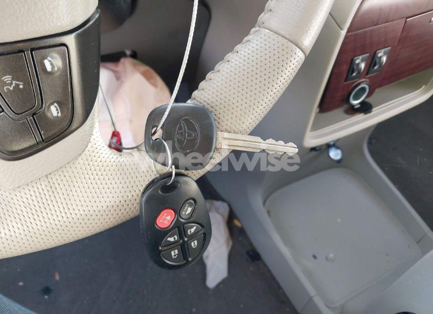 Photo 11 of 2014 Toyota Sienna XLE V6 8 PASSENGER (VIN 5TDYK3DCXES498005)