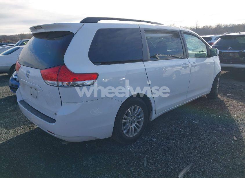 Photo 4 of 2014 Toyota Sienna XLE V6 8 PASSENGER (VIN 5TDYK3DCXES498005)