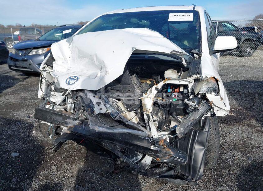 Photo 6 of 2014 Toyota Sienna XLE V6 8 PASSENGER (VIN 5TDYK3DCXES498005)