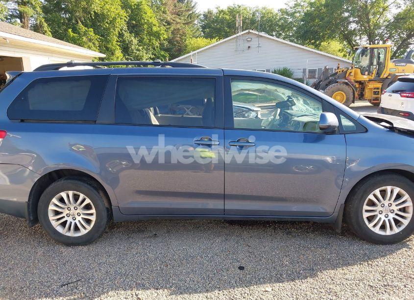 Photo 13 of 2014 Toyota Sienna XLE V6 8 PASSENGER (VIN 5TDYK3DCXES524294)