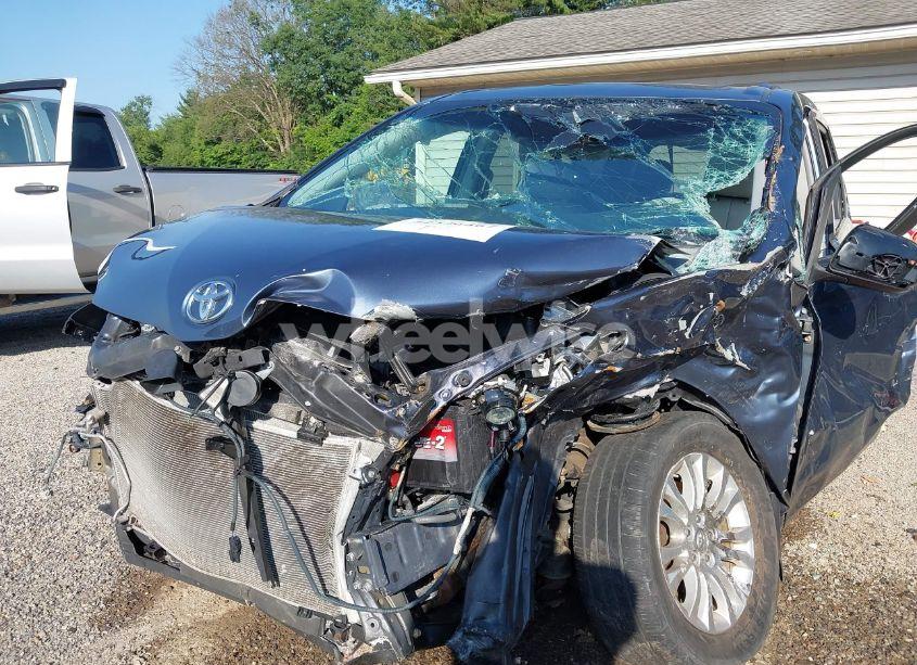 Photo 6 of 2014 Toyota Sienna XLE V6 8 PASSENGER (VIN 5TDYK3DCXES524294)