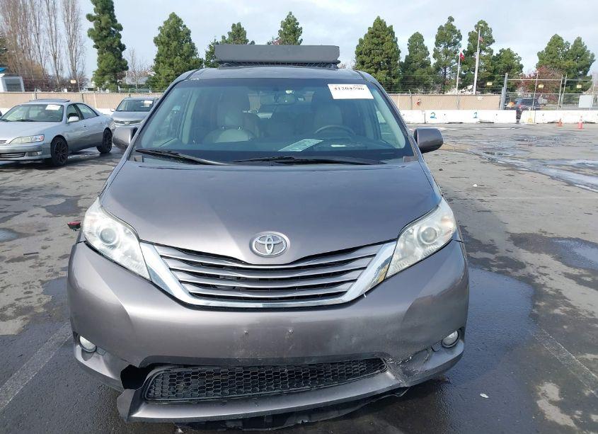 Photo 6 of 2015 Toyota Sienna XLE/LIMITED (VIN 5TDYK3DCXFS556969)