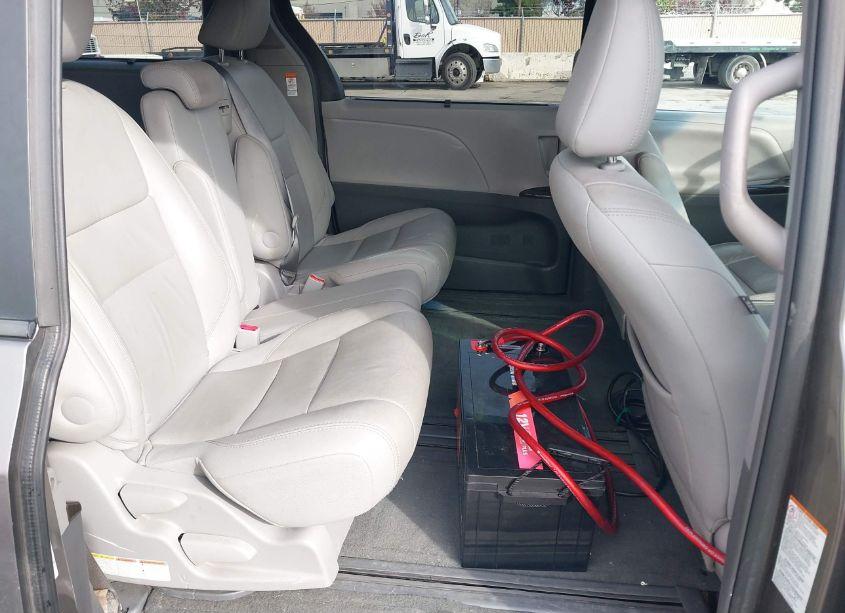 Photo 8 of 2015 Toyota Sienna XLE/LIMITED (VIN 5TDYK3DCXFS556969)
