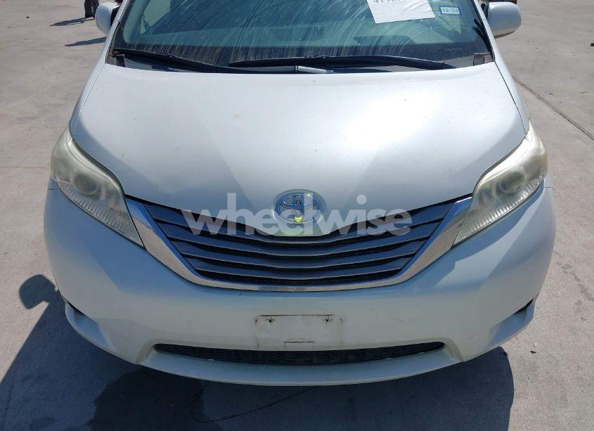 Photo 12 of 2015 Toyota Sienna XLE 8 PASSENGER (VIN 5TDYK3DCXFS663083)