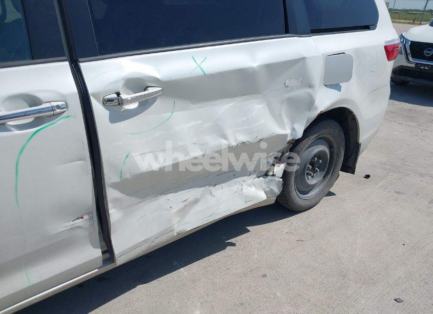 Photo 6 of 2015 Toyota Sienna XLE 8 PASSENGER (VIN 5TDYK3DCXFS663083)