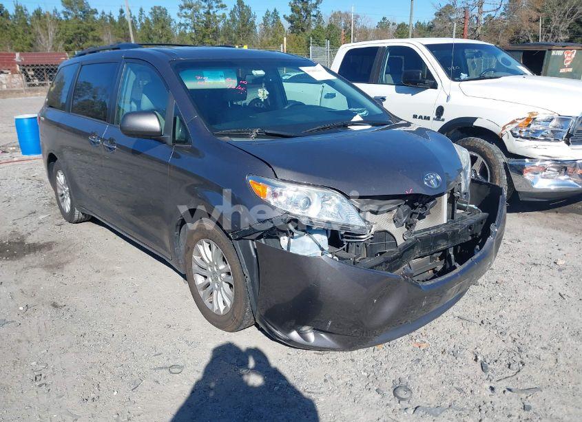 2016 Toyota Sienna XLE PREMIUM 8 PASSENGER (VIN 5TDYK3DCXGS706385) main photo