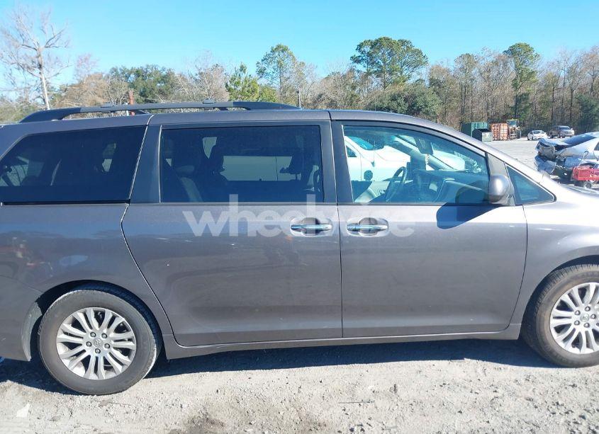 Photo 13 of 2016 Toyota Sienna XLE PREMIUM 8 PASSENGER (VIN 5TDYK3DCXGS706385)