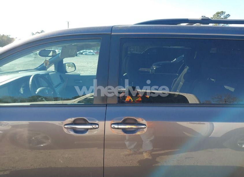 Photo 14 of 2016 Toyota Sienna XLE PREMIUM 8 PASSENGER (VIN 5TDYK3DCXGS706385)