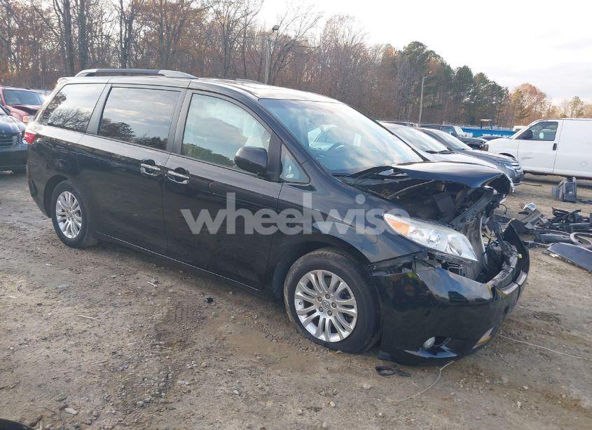 2016 Toyota Sienna XLE PREMIUM 8 PASSENGER (VIN 5TDYK3DCXGS708668) main photo
