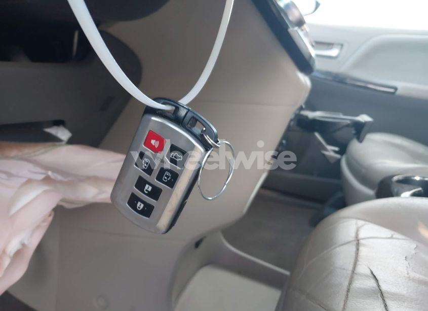 Photo 11 of 2016 Toyota Sienna XLE PREMIUM 8 PASSENGER (VIN 5TDYK3DCXGS708668)