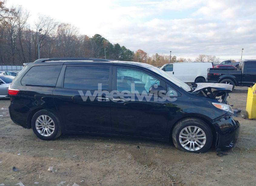 Photo 13 of 2016 Toyota Sienna XLE PREMIUM 8 PASSENGER (VIN 5TDYK3DCXGS708668)