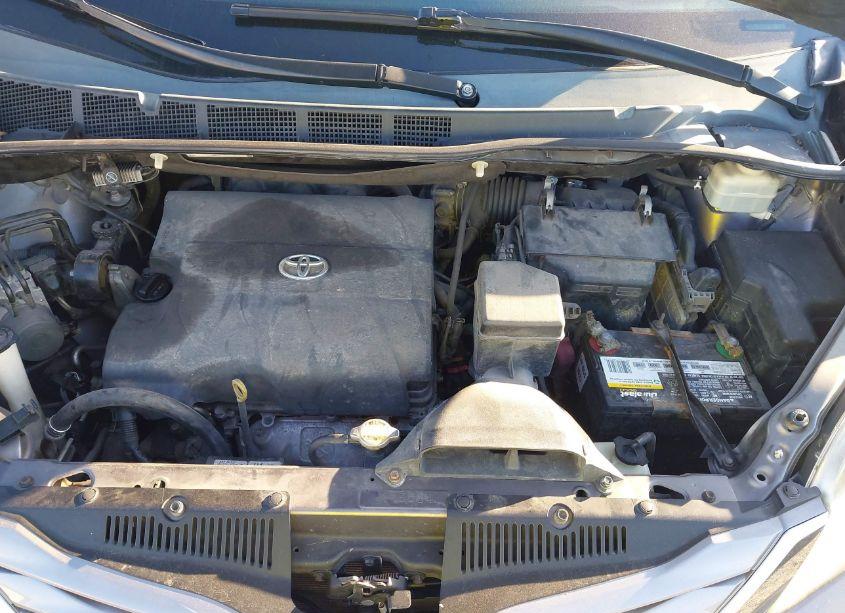 Photo 10 of 2016 Toyota Sienna XLE 8 PASSENGER (VIN 5TDYK3DCXGS711263)