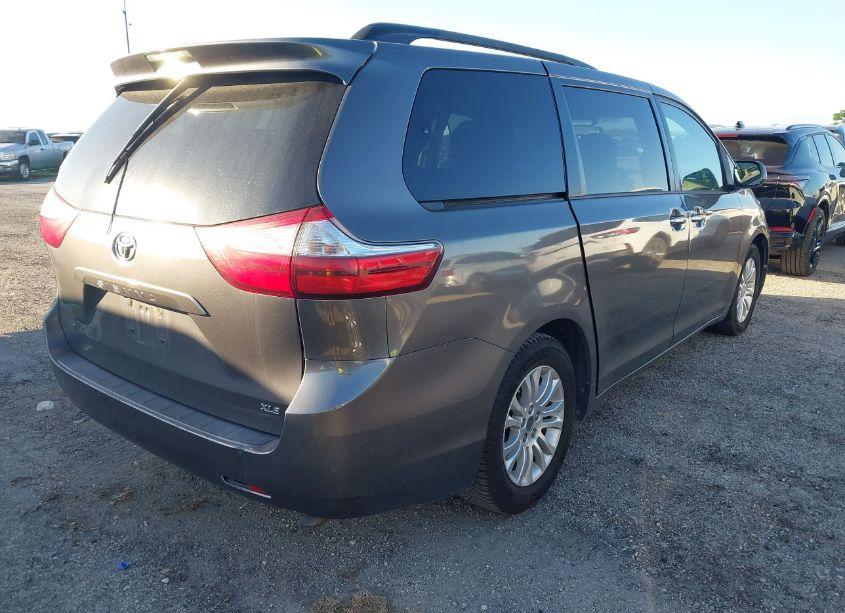 Photo 4 of 2016 Toyota Sienna XLE 8 PASSENGER (VIN 5TDYK3DCXGS711263)