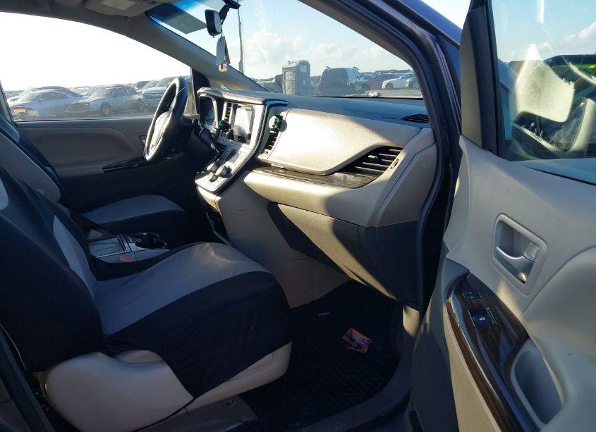 Photo 5 of 2016 Toyota Sienna XLE 8 PASSENGER (VIN 5TDYK3DCXGS711263)