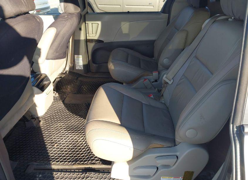 Photo 8 of 2016 Toyota Sienna XLE 8 PASSENGER (VIN 5TDYK3DCXGS711263)