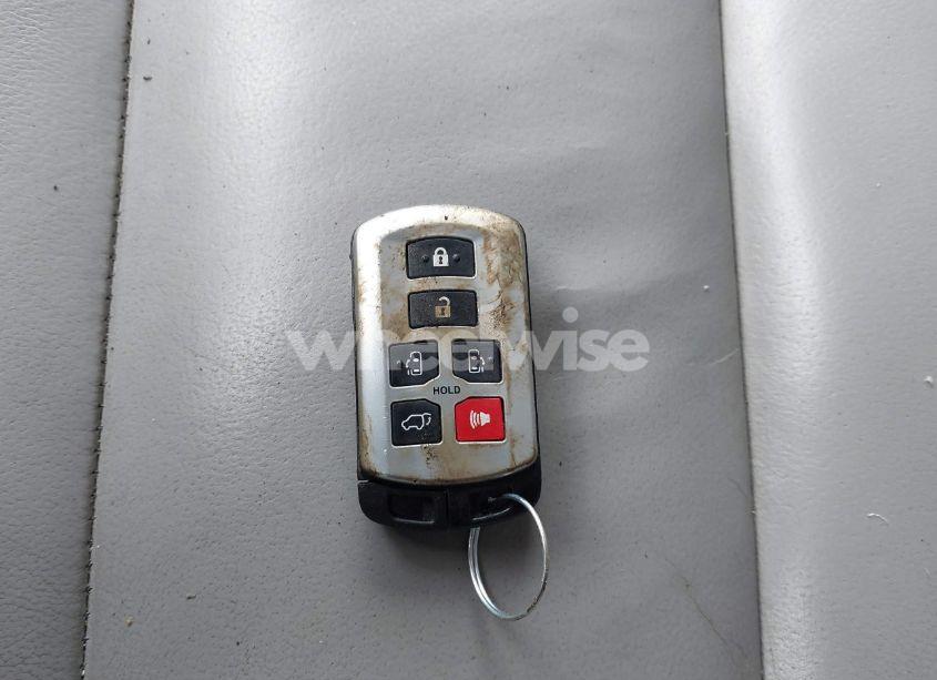 Photo 11 of 2016 Toyota Sienna XLE PREMIUM 8 PASSENGER (VIN 5TDYK3DCXGS737846)