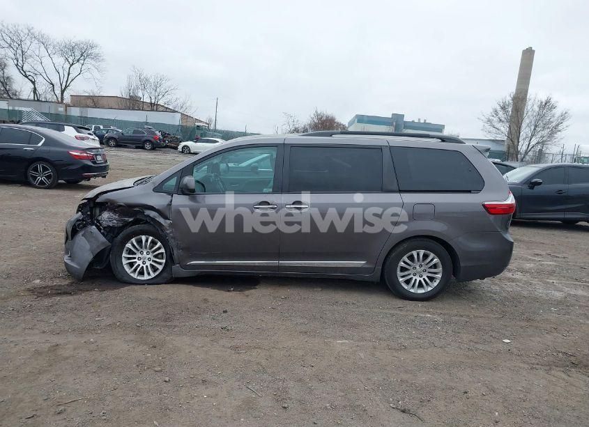 Photo 14 of 2016 Toyota Sienna XLE PREMIUM 8 PASSENGER (VIN 5TDYK3DCXGS737846)