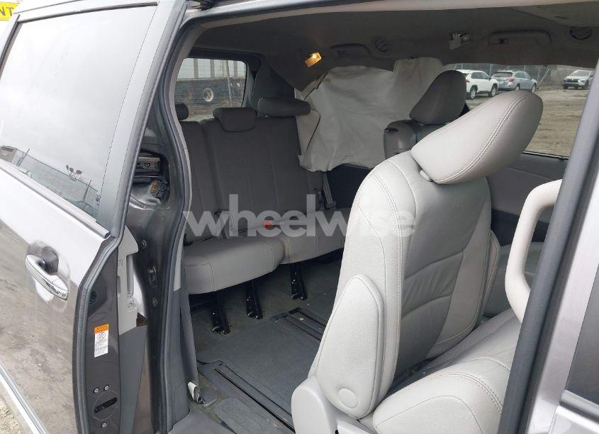 Photo 8 of 2016 Toyota Sienna XLE PREMIUM 8 PASSENGER (VIN 5TDYK3DCXGS737846)