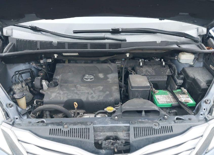 Photo 10 of 2016 Toyota Sienna XLE 8 PASSENGER (VIN 5TDYK3DCXGS751844)