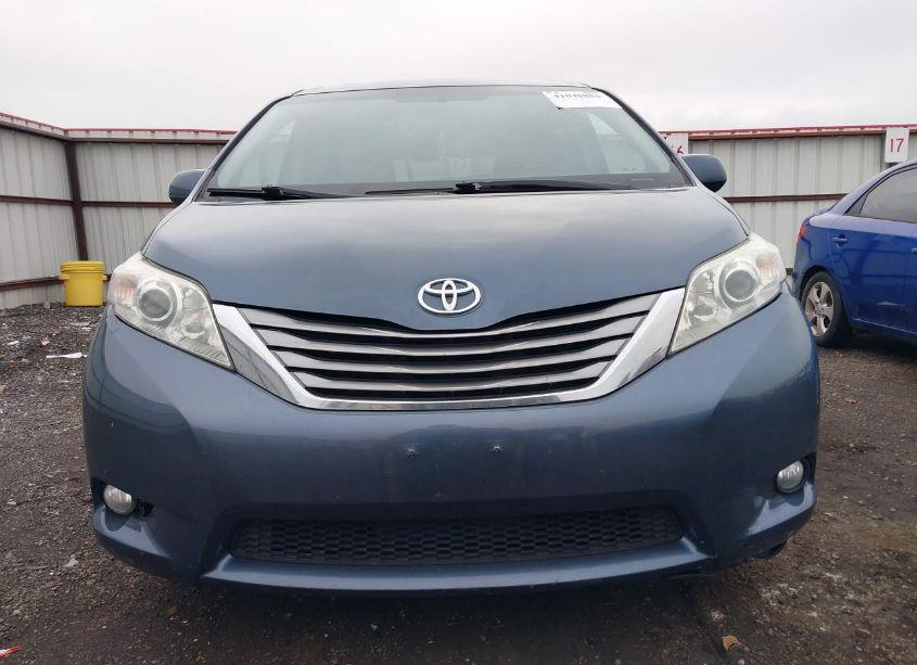 Photo 12 of 2016 Toyota Sienna XLE 8 PASSENGER (VIN 5TDYK3DCXGS751844)