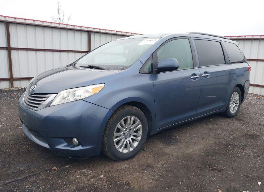 Photo 2 of 2016 Toyota Sienna XLE 8 PASSENGER (VIN 5TDYK3DCXGS751844)