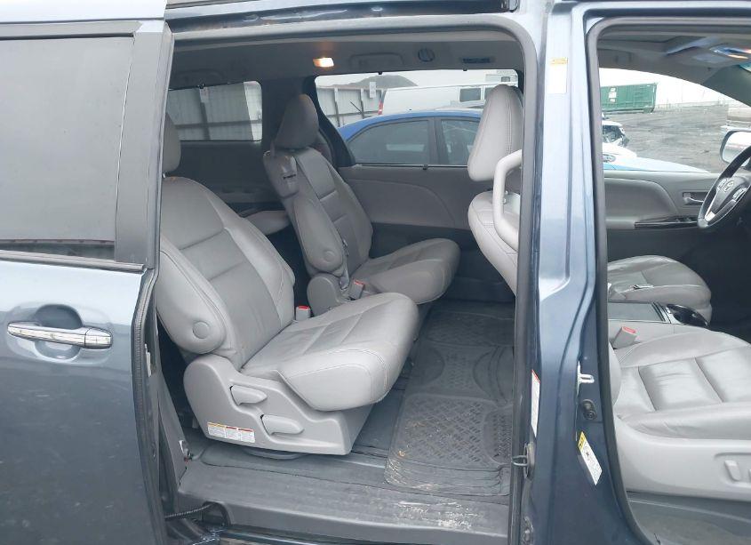 Photo 8 of 2016 Toyota Sienna XLE 8 PASSENGER (VIN 5TDYK3DCXGS751844)