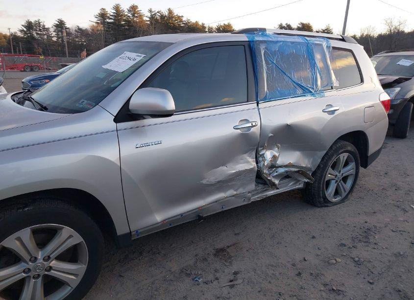 Photo 6 of 2013 Toyota Highlander LIMITED V6 (VIN 5TDYK3EH1DS138016)