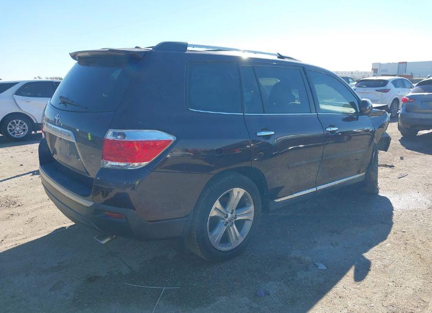 Photo 4 of 2013 Toyota Highlander LIMITED V6 (VIN 5TDYK3EH3DS116051)