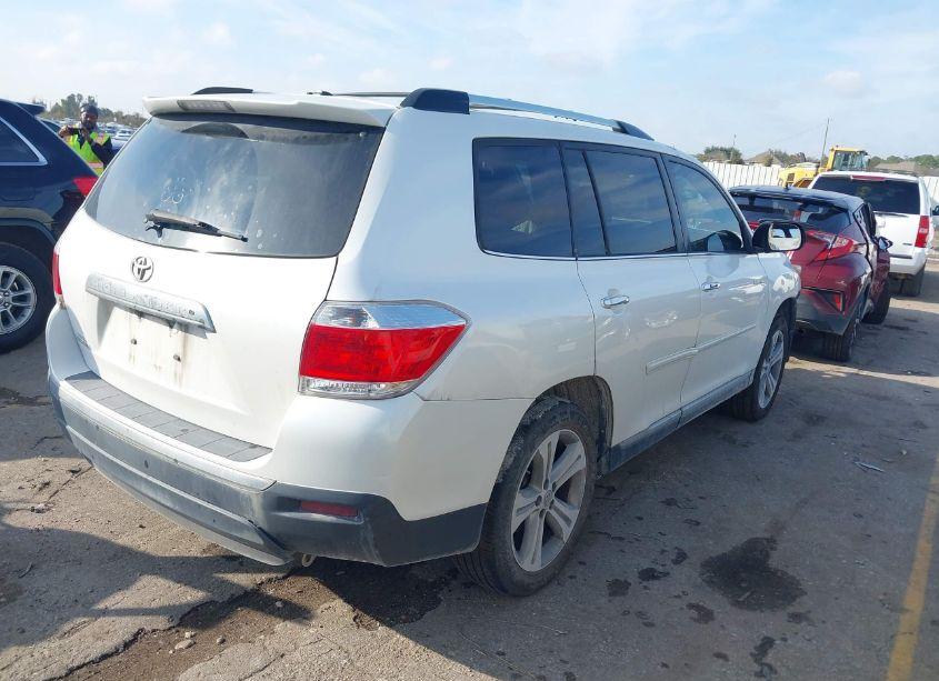 Photo 4 of 2013 Toyota Highlander LIMITED V6 (VIN 5TDYK3EH4DS090768)