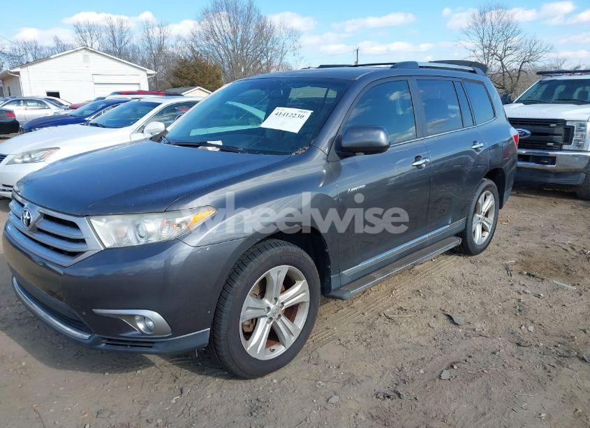 Photo 2 of 2013 Toyota Highlander LIMITED V6 (VIN 5TDYK3EH6DS116853)