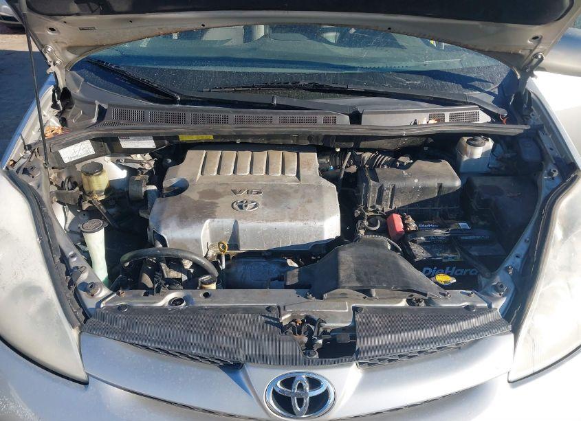 Photo 10 of 2010 Toyota Sienna XLE (VIN 5TDYK4CC0AS306172)