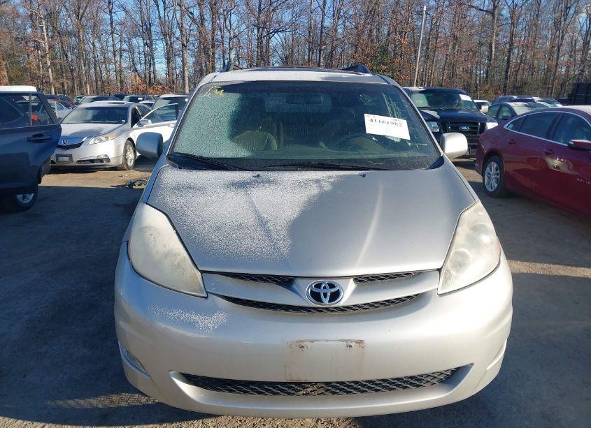 Photo 12 of 2010 Toyota Sienna XLE (VIN 5TDYK4CC0AS306172)