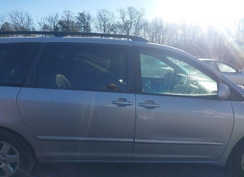 Photo 13 of 2010 Toyota Sienna XLE (VIN 5TDYK4CC0AS306172)