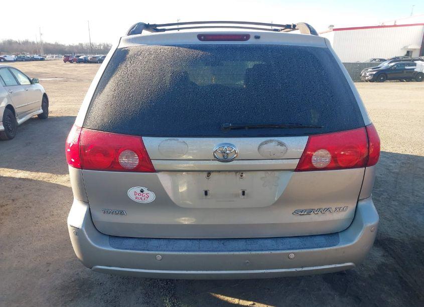Photo 16 of 2010 Toyota Sienna XLE (VIN 5TDYK4CC0AS306172)