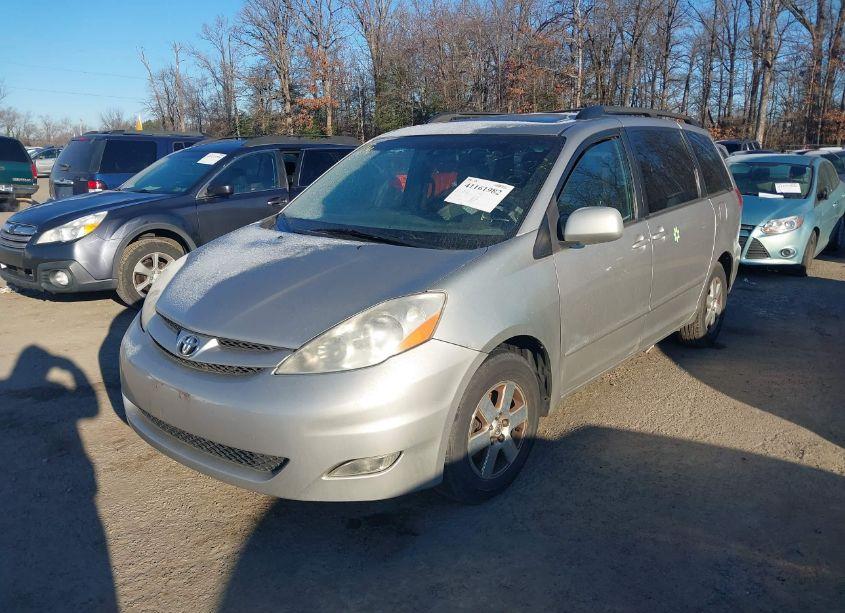 Photo 2 of 2010 Toyota Sienna XLE (VIN 5TDYK4CC0AS306172)