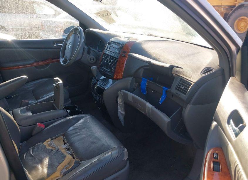Photo 5 of 2010 Toyota Sienna XLE (VIN 5TDYK4CC0AS306172)
