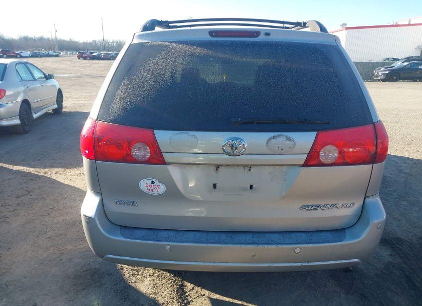 Photo 6 of 2010 Toyota Sienna XLE (VIN 5TDYK4CC0AS306172)