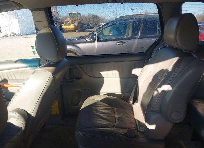 Photo 8 of 2010 Toyota Sienna XLE (VIN 5TDYK4CC0AS306172)
