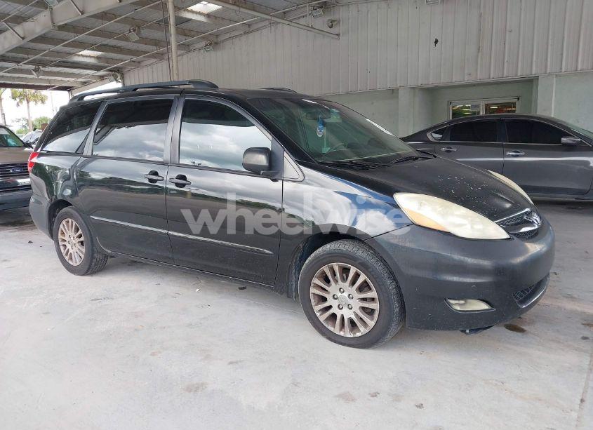 2010 Toyota Sienna XLE (VIN 5TDYK4CC0AS325224) main photo